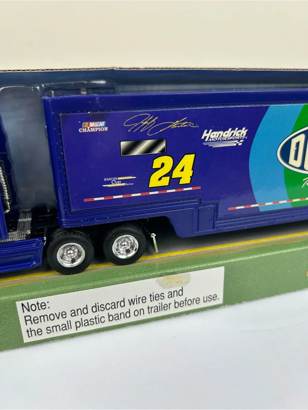 Winner's Circle Jeff Gordon #24 DuPont NASCAR 2000 1:64 Diecast Trailer Rig New